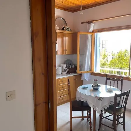 아파트 Aglaia's Traditional House Agia Kiriaki (Magnesia)